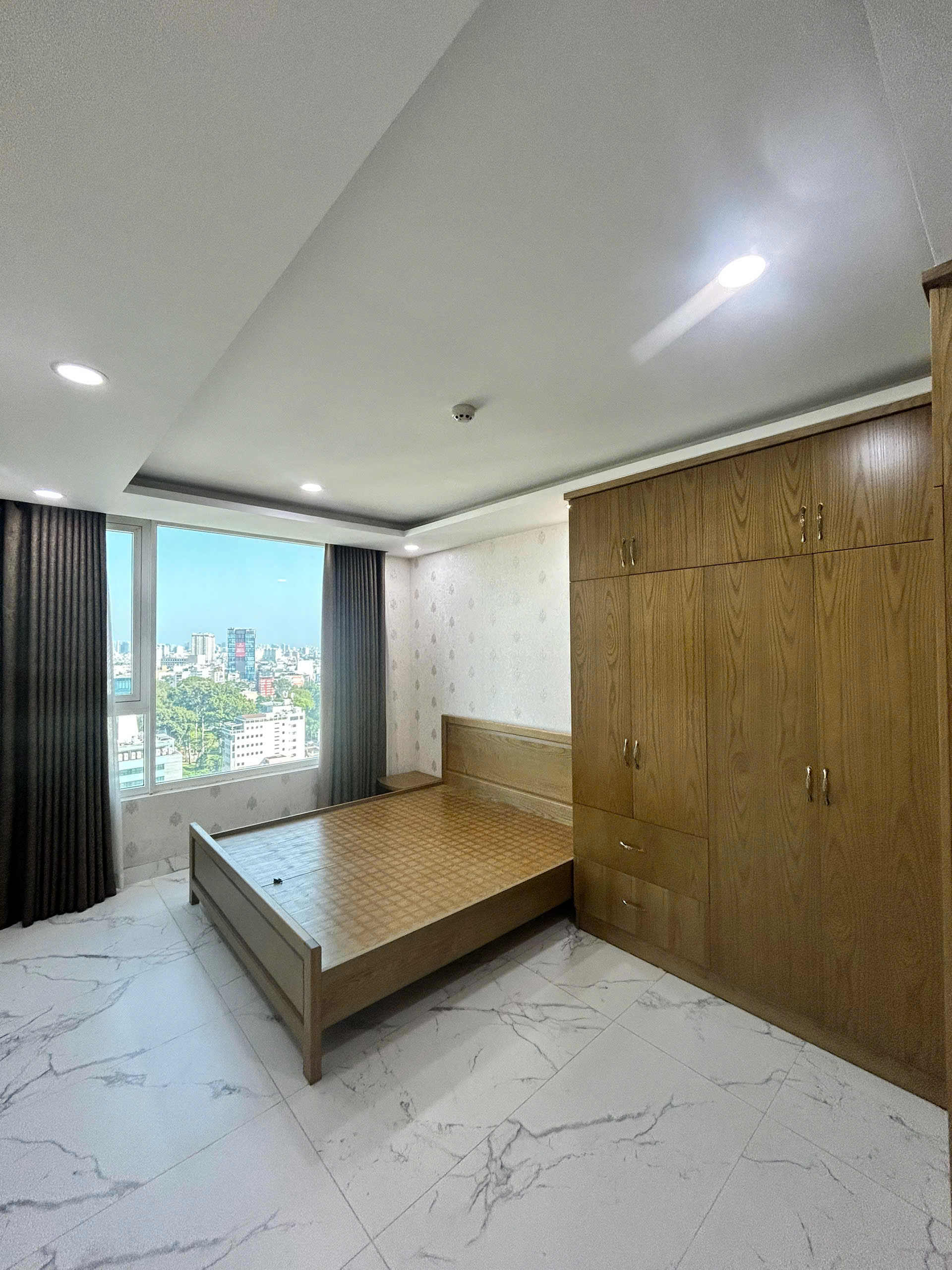 Leman Luxury Quan 1 3. Spacious 1BR for rent with nice and morden furniture at Léman Luxury, Saigon downtown