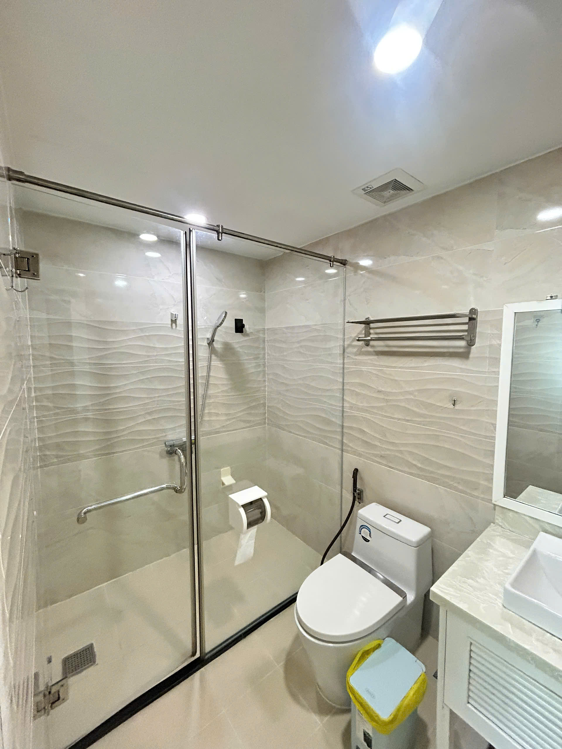 Leman Luxury Quan 1 4.3 Spacious 1BR for rent with nice and morden furniture at Léman Luxury, Saigon downtown