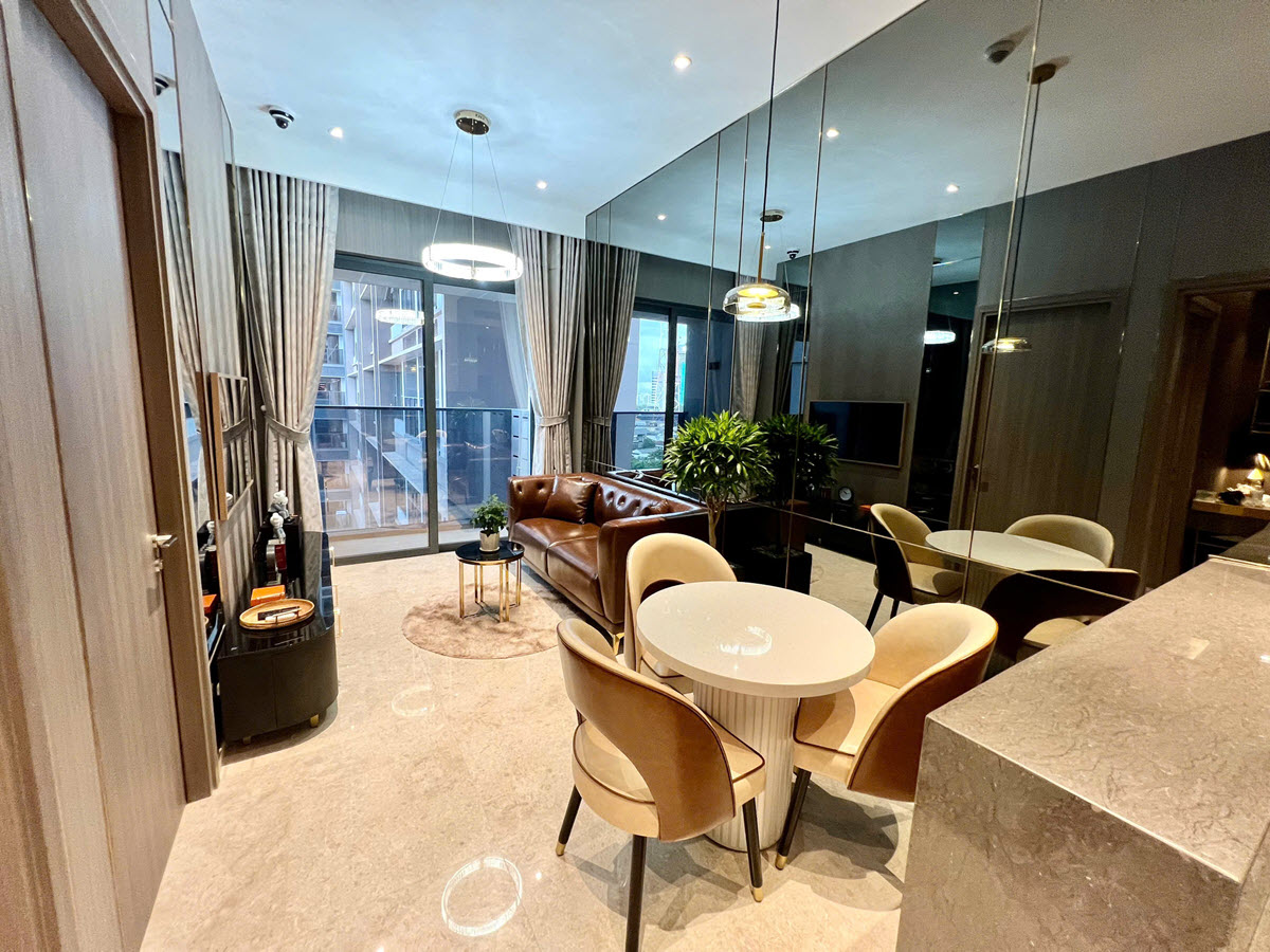 The Marq 1BR + study room for rent in Dist 1 HCMC with luxury furniture