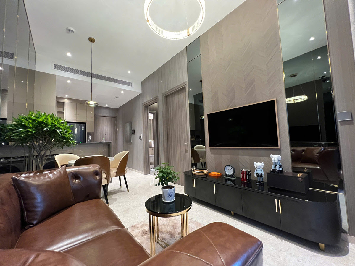 The Marq 1BR + study room for rent in Dist 1 HCMC with luxury furniture
