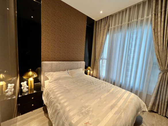 The Marq 1BR + study room for rent in Dist 1 HCMC with luxury furniture