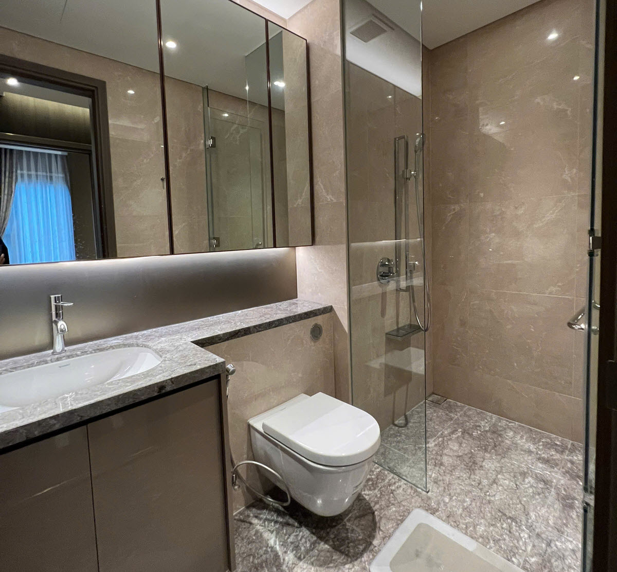 The Marq 1BR + study room for rent in Dist 1 HCMC with luxury furniture