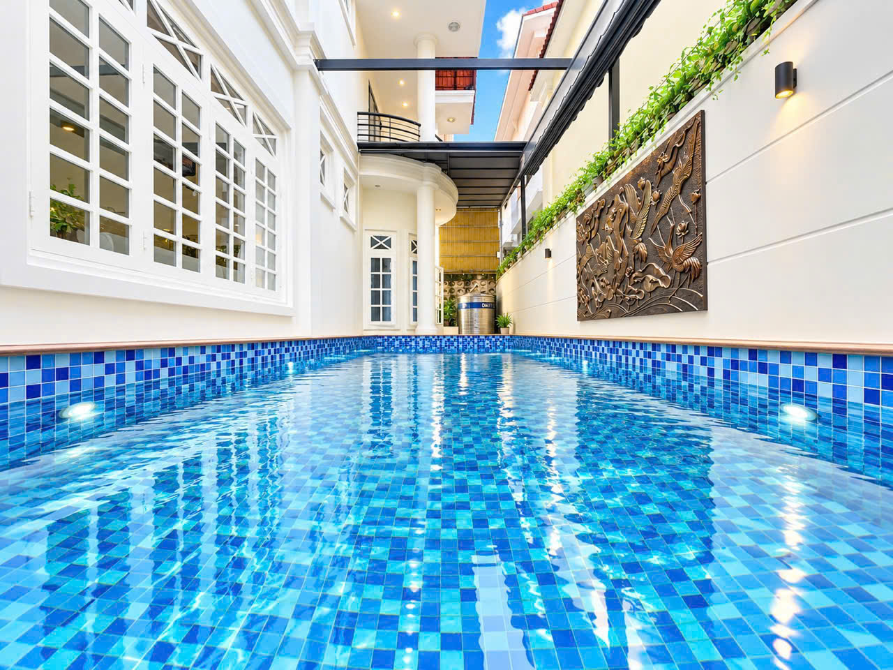 River-side villa for rent in District 2 with pool, sauna, luxury furnished