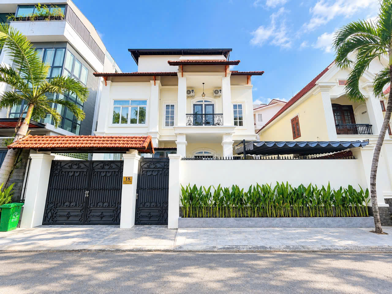 River-side villa for rent in District 2 with pool, sauna, luxury furnished