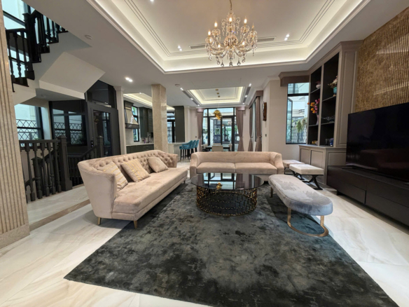 5-story Vinhomes Golden villa for rent in Dist 1, Ho CHi Minh city