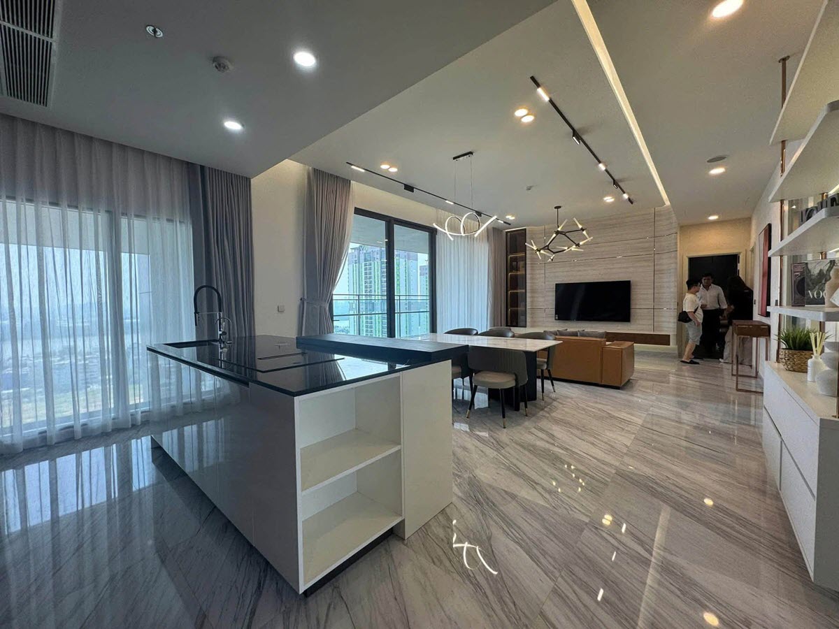 Massive 3-bedroom apartment for rent with private garden at DEFINE project