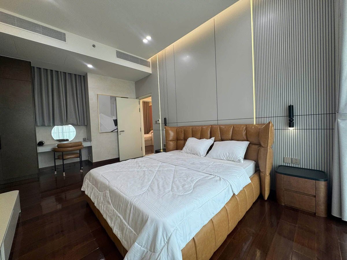 Massive 3-bedroom apartment for rent with private garden at DEFINE project