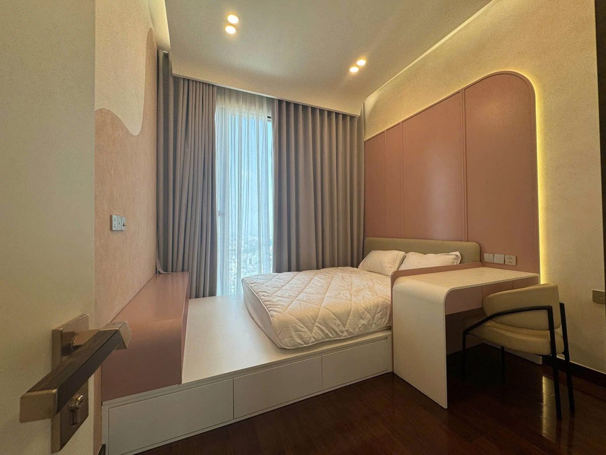 Massive 3-bedroom apartment for rent with private garden at DEFINE project