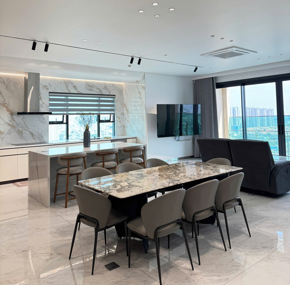 450m² fully high-end furnished penthouse for rent at De La Sol, District