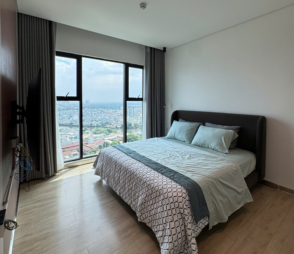 450m² fully high-end furnished penthouse for rent at De La Sol, District