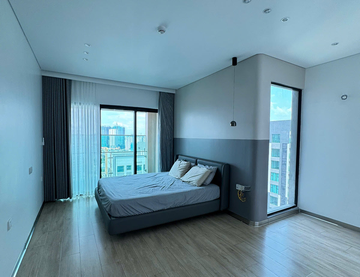 450m² fully high-end furnished penthouse for rent at De La Sol, District
