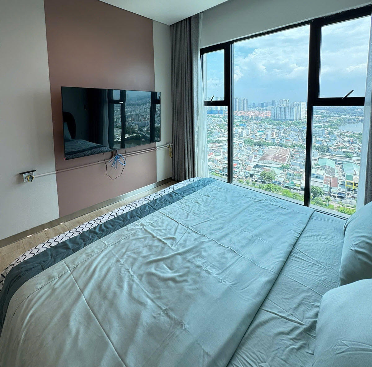 450m² fully high-end furnished penthouse for rent at De La Sol, District