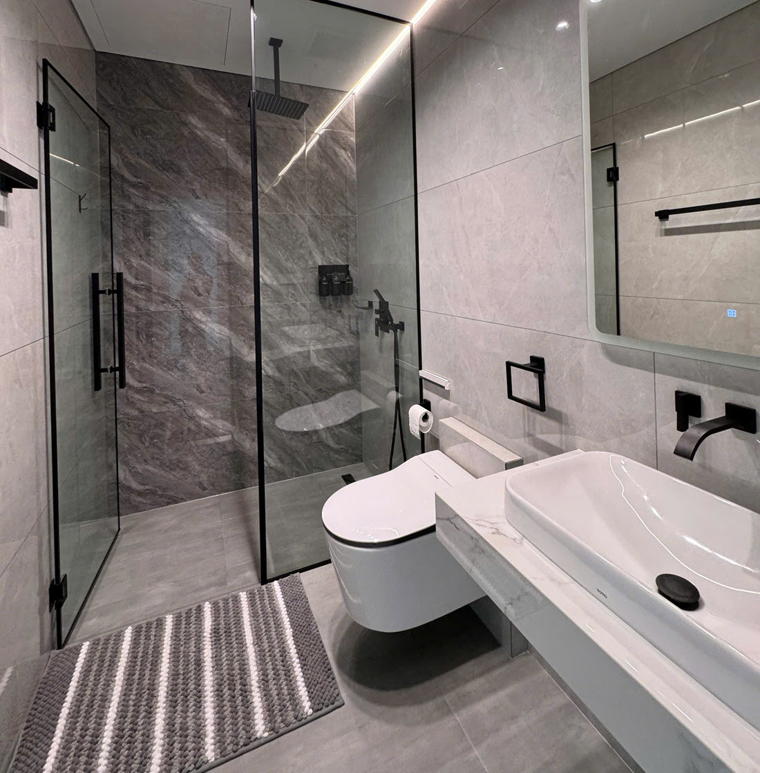 450m² fully high-end furnished penthouse for rent at De La Sol, District