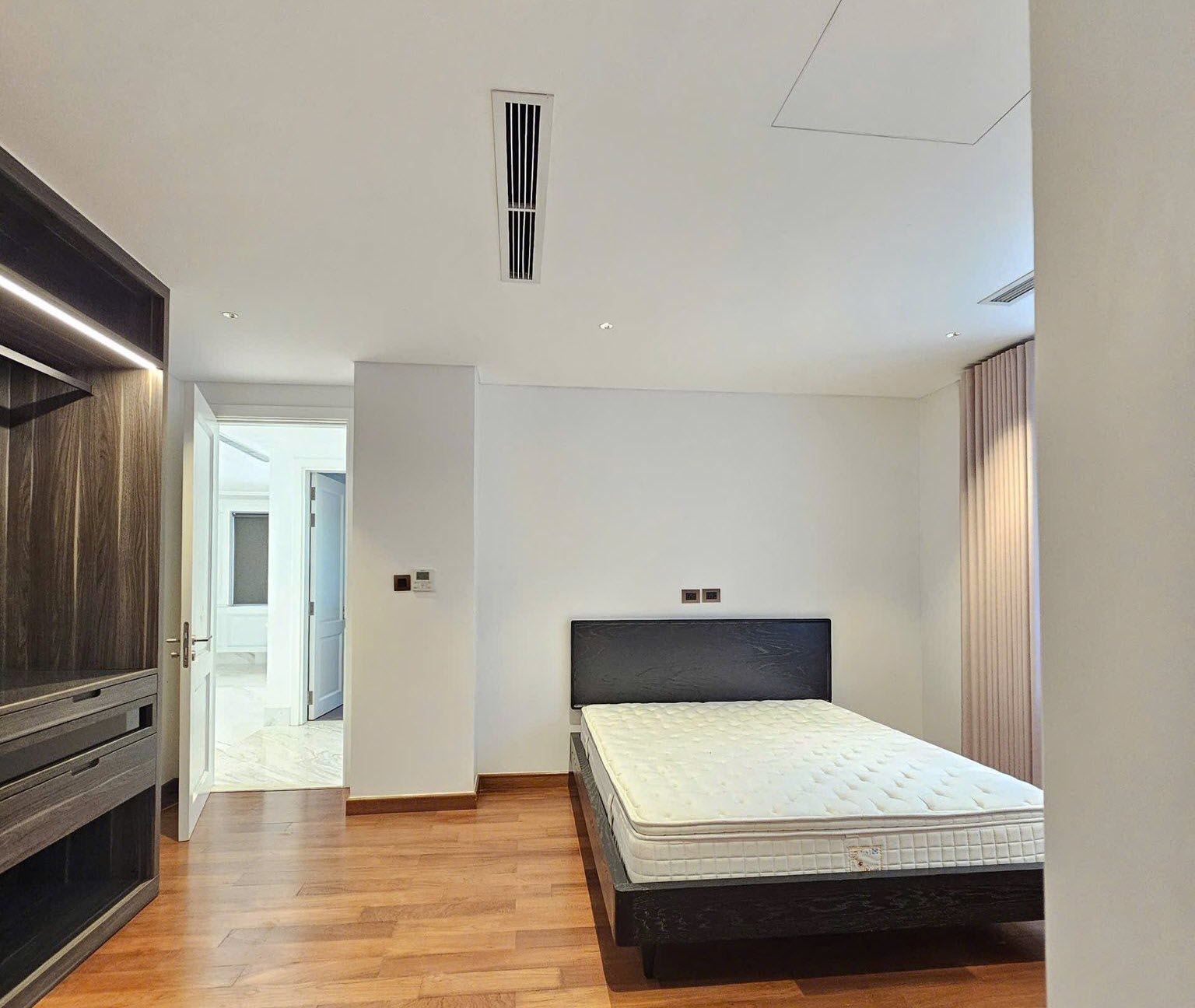 Compound villa for rent with pool, garden & hi-end furnished at Riviera An Phu