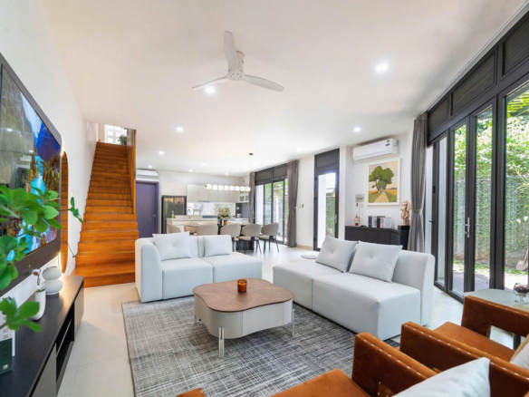 Dual street frontage villa for rent in District 2 with private pool near Feliz En Vista