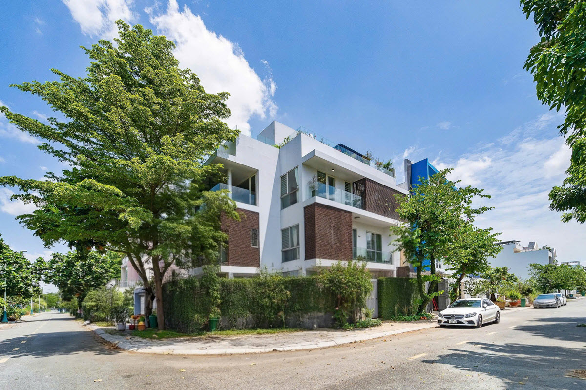 Villa_for_rent_in_district_2_near_Diamond_island 9. Dual street frontage villa for rent in District 2 with private pool near Feliz En Vista